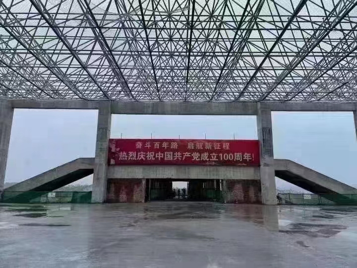 山東華中重鋼工程案例——扶綏南站站房及網架屋面工程"width:
